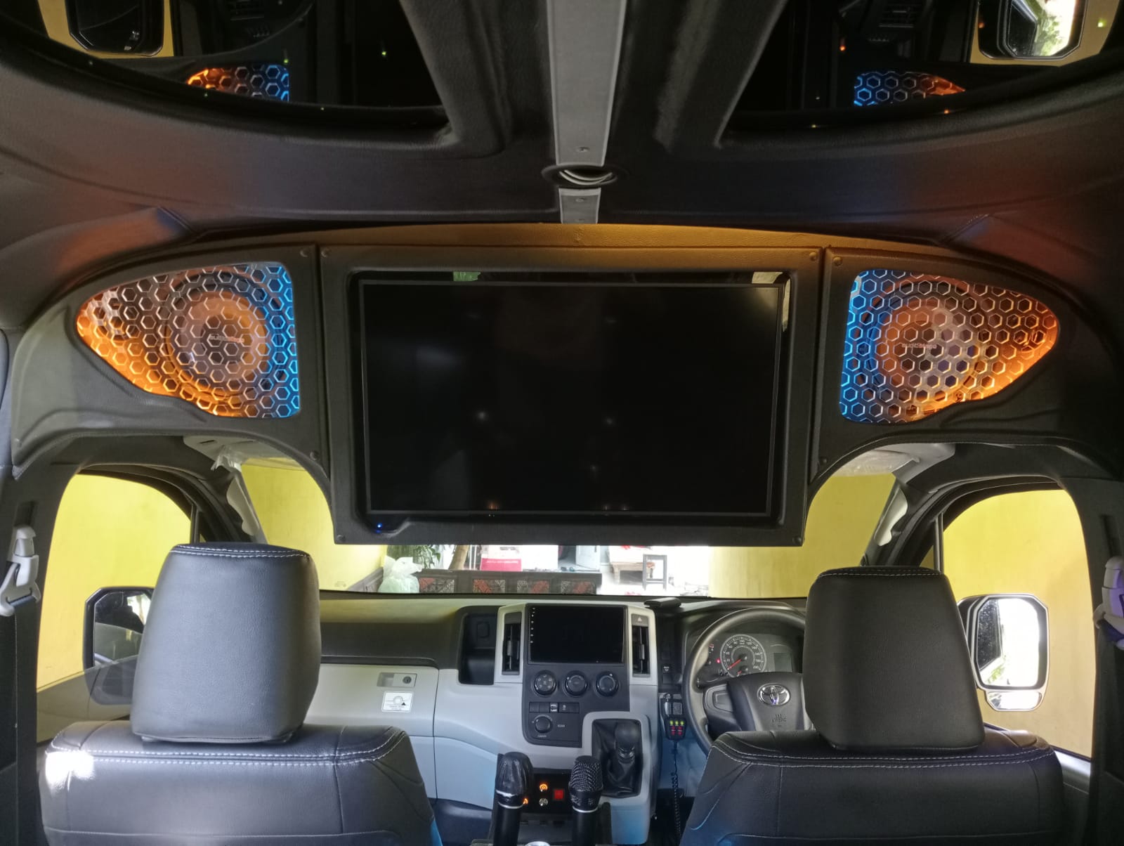 Toyota Hiace Premio